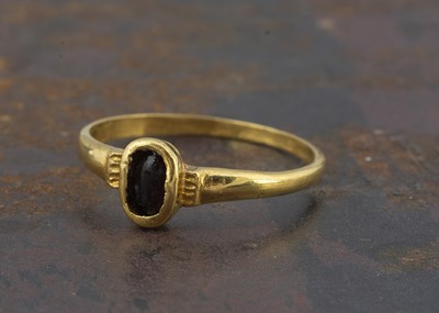 Lot 250 - A medieval garnet and gold posy ring