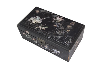 Lot 273 - A lacquered box