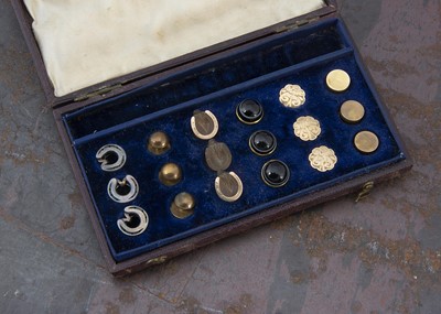 Lot 279 - A 19th century set of 18 dress buttons