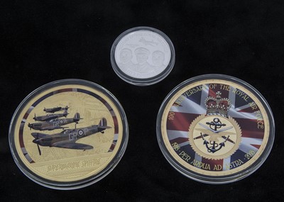 Lot 393 - A collection of RAF related medallions