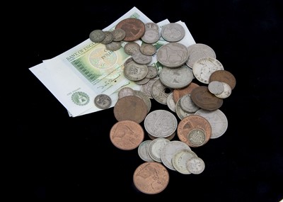 Lot 395 - A small quantity of Predominantly British Coinage and Banknotes