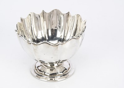 Lot 459 - An Edwardian silver small footed bowl