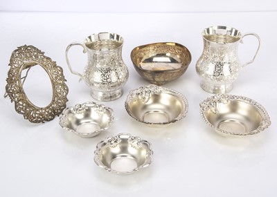 Lot 502 - Eight vintage and modern items of Indian metalware