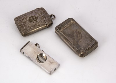 Lot 506 - Three small smoking and related collectable items
