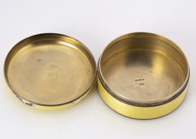 Lot 527 - An Art Deco period silver and yellow enamel circular box