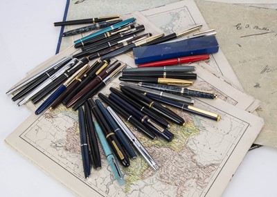 Lot 566 - A large collection of various modern and vintage fountain and other pens