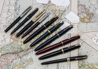 Lot 573 - A small collection of modern and vintage Parker Pens