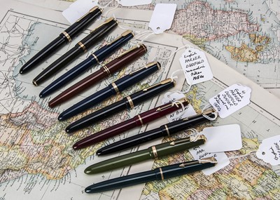 Lot 577 - Ten vintage Parker fountain pens