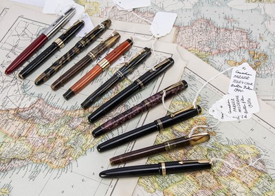 Lot 581 - Eleven vintage Parker fountain pens