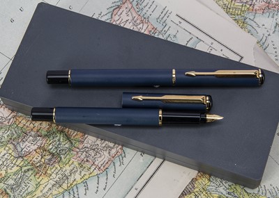 Lot 585 - A modern Parker Rialto fountain and rollerball pen set