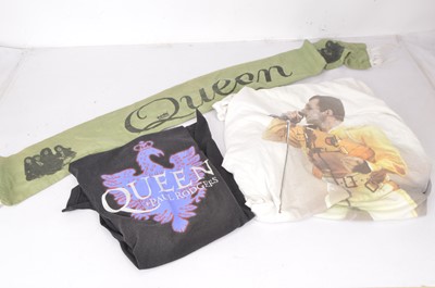 Lot 336 - Queen Clothing