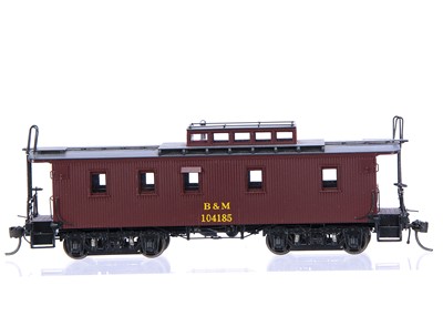 Lot 902 - Rail Works Limited H0 Gauge Boston & Maine Wood Caboose, R-420 5 Window Narrow Monitor Factory Painted