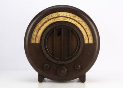 Lot 584 - Art Deco Bakelite Radio