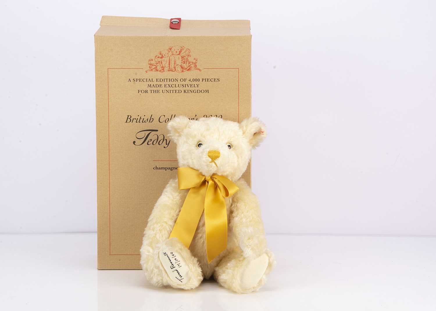Lot 14 - A Steiff limited edition British Collectors 2000 teddy bear