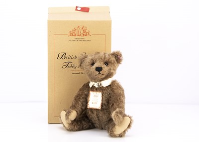 Lot 17 - A Steiff limited edition British Collectors 2004 teddy bear