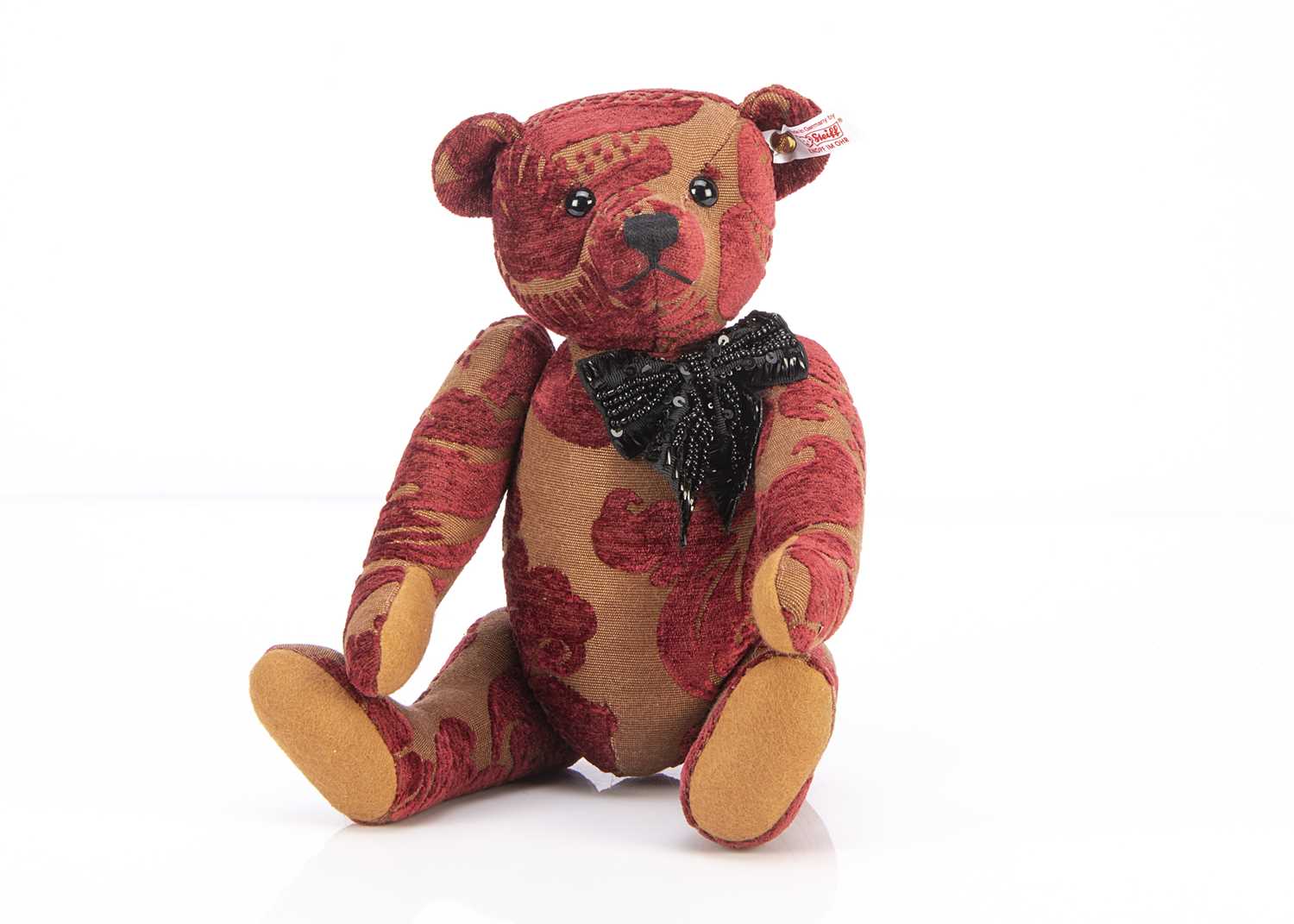 Lot 31 - A Steiff limited edition Viktoria teddy bear