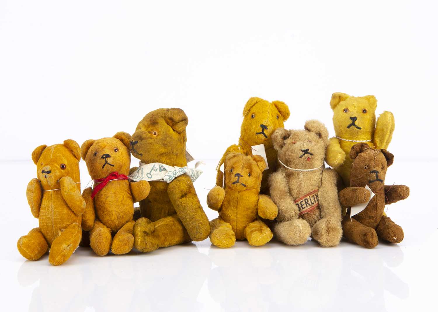 Lot 139 - Eight small German post-war pin-jointed teddy bears