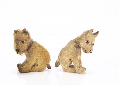 Lot 212 - Two Steiff head-turning Rattler dogs 1930 -1942