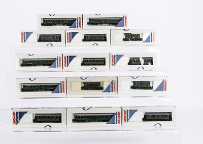 Lot 610 - Arnold N Gauge German Green Liveried Coaching Stock