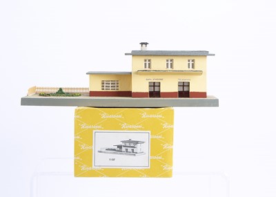 Lot 664 - Rivarossi 1950s Yellow Series HO Gauge Trackside Station Grandate