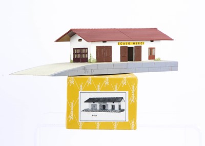 Lot 676 - Rivarossi 1950s Yellow Series HO Gauge Trackside Building Goods Yard