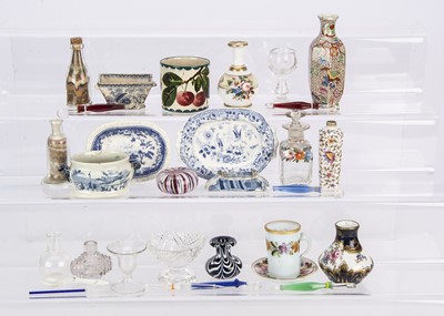 Lot 722 - Glass and porcelain