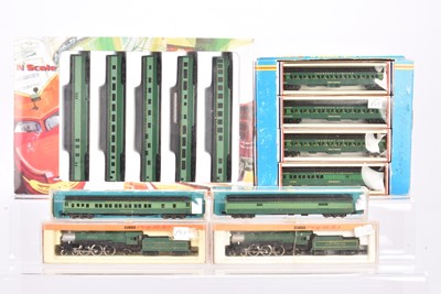 Lot 49 - American N Gauge Southern Steam Locomotives with Tenders and Coaching Stock