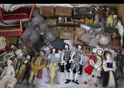 Lot 778 - A quantity of dolls’ house furniture and chattels from the Tudor Hall House