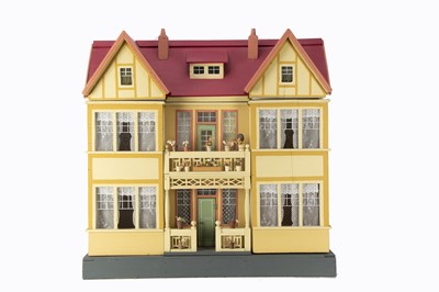 Lot 806 - A 1912 Moritz Gottschalck wooden dolls’ house