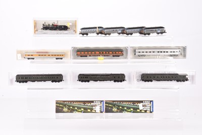 Lot 52 - N Gauge American Steam Locomotive with Tender and Coaching Stock
