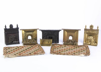 Lot 846 - Dolls’ house fireplaces