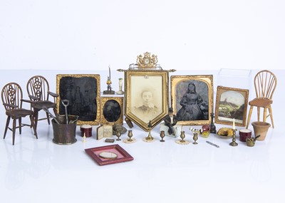 Lot 851 - Various dolls’ house items