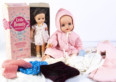 Lot 909 - Various vinyl dolls and toys