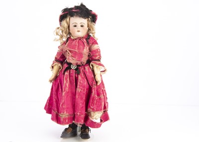 Lot 929 - A Heinrich Handwerck 79 10 X child doll