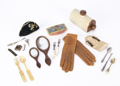 Lot 1085 - Doll’s accessories