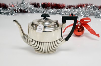 Lot 25 - An early George V silver teapot by Walker & Hall