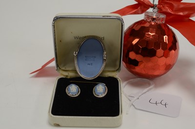 Lot 44 - A pair of Wedgwood Japser ware oval earrings