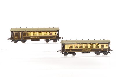 Lot 11 - A pair of Hornby 0 Gauge No 2 Special Pullman Coaches