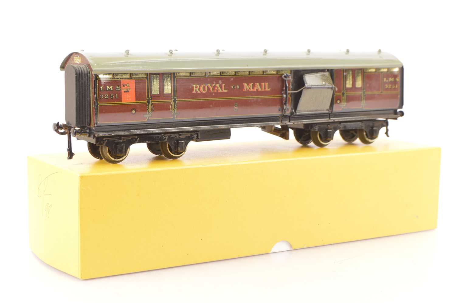 Lot 38 - Bassett-Lowke 0 Gauge tinplate LMS operating TPO Coach and Suburban Coach