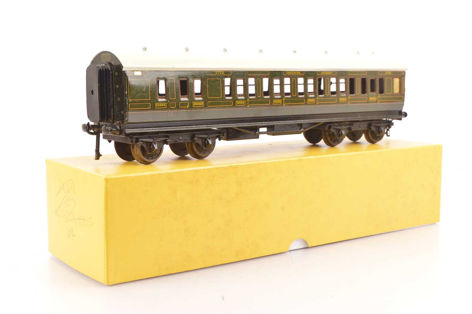 Lot 53 - Bassett-Lowke 0 Gauge SR green tinplate Coach