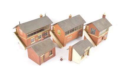 Lot 74 - Bassett-Lowke and Hugar 0 Gauge Signal Boxes and Coal Offices (5)