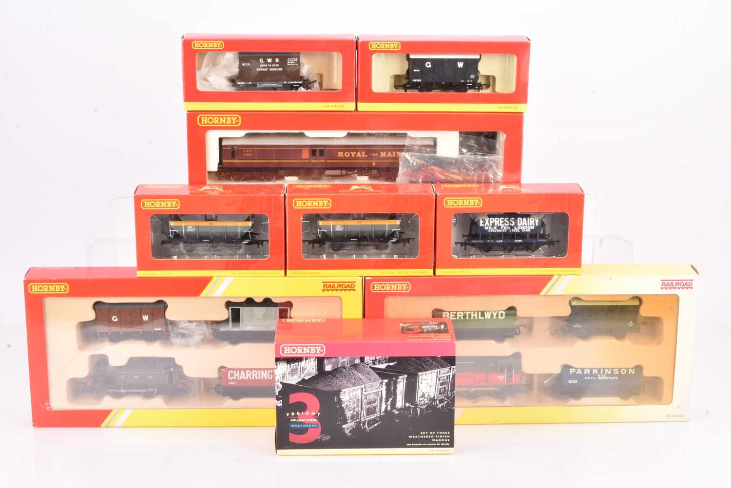 Lot 171 - Hornby 00 Gauge Railroad Loco and wagon