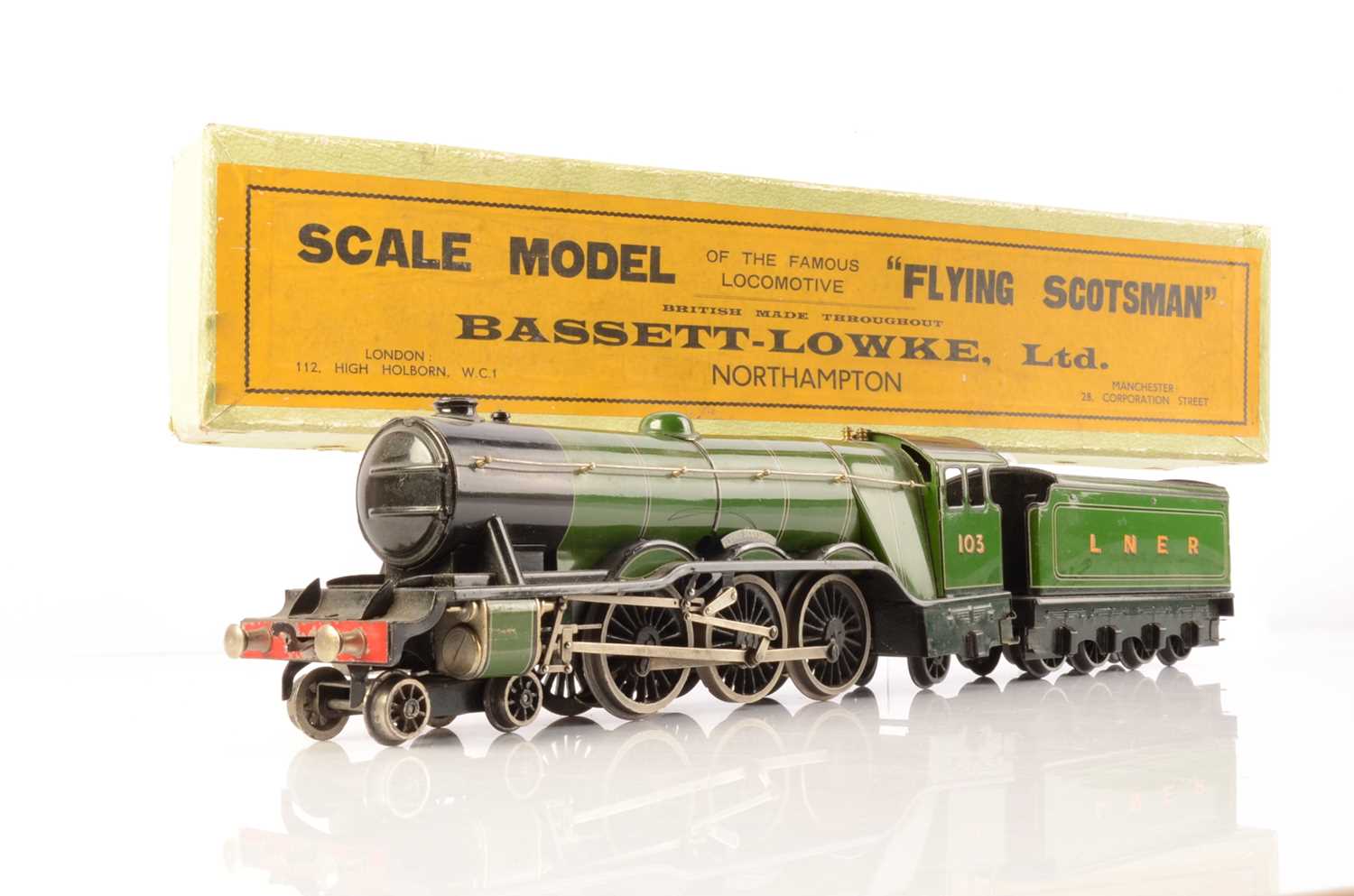 Lot 121 - A Bassett-Lowke 0 Gauge DC electric LNER 4-6-2 'Flying Scotsman' Locomotive and Tender (2)