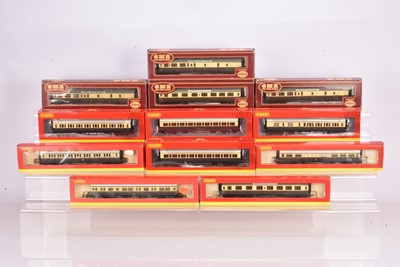 Lot 192 - Hornby and GMR Airfix 00 Gauge GWR Coaches