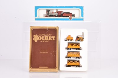 Lot 203 - Hornby 00 Gauge Stephenson's Rocket Set and Airfix HO Gauge Wild West Locomotive and Tender