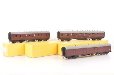 Lot 226 - The Wagon &  Carriage Works 0 Gauge maroon Thompson and Gresley BR maroon Main Line Coach and Parcel Vans (3)