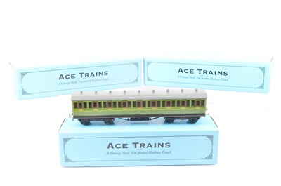 Lot 294 - ACE Trains 0 Gauge SR green Suburban Passenger Coaches (3)