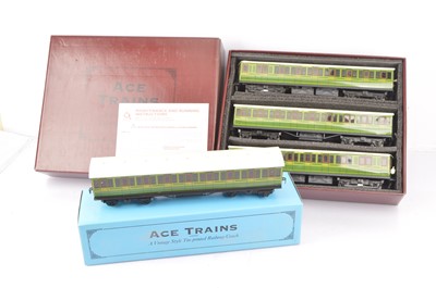 Lot 305 - ACE Trains 0 Gauge C1/ES SR green EMU 3-Car Set and additional Coach (4 coaches)