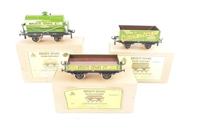 Lot 331 - Moden Bassett-Lowke 0 Gauge Bassett-Lowke green and yellow Private owners wagons (3)