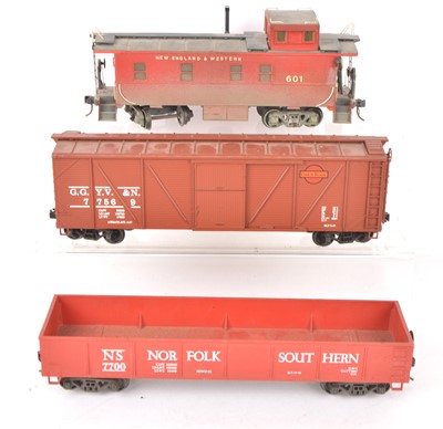 Lot 348 - Boxed Atlas 0 Gauge American Freight Cars and three unboxed by other makers (9)